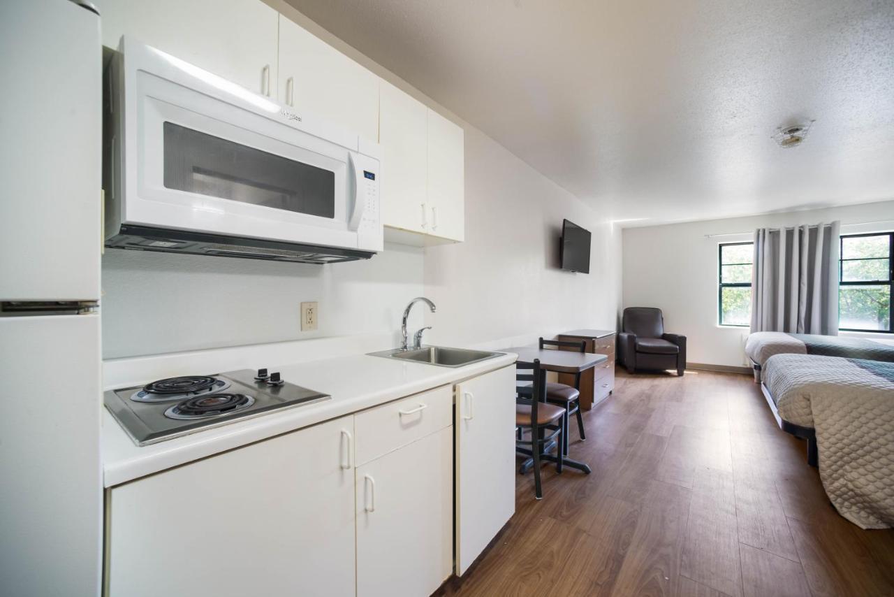Hometowne Studios By Red Roof St. Louis - Airport/N Lindbergh Hazelwood Exterior foto
